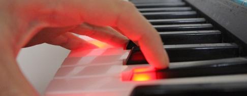 Keyboard spielen mit Lernsystemen: Vor- und Nachteile