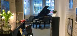 Das Klavier und eines der Bechstein Flügel Musikschule Raum Eins