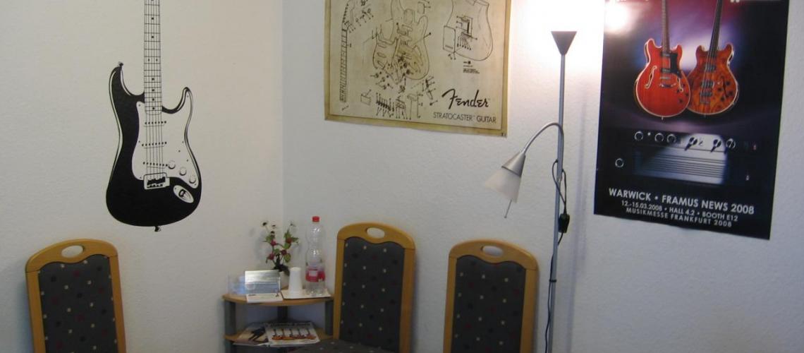 Sitzgelegenheiten Gitarrenschule Paul Käser
