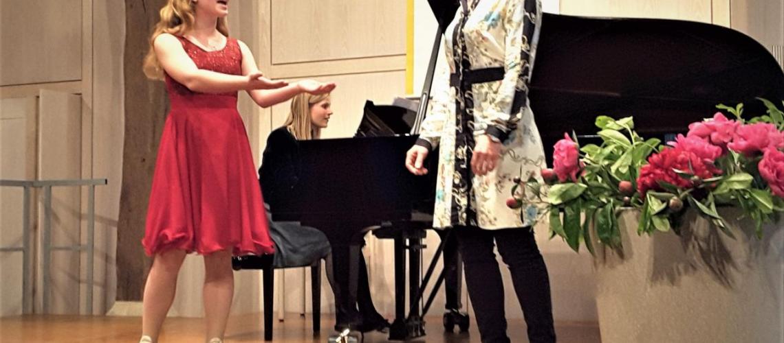 GRINIO-Schülerin mit Dozentinnen