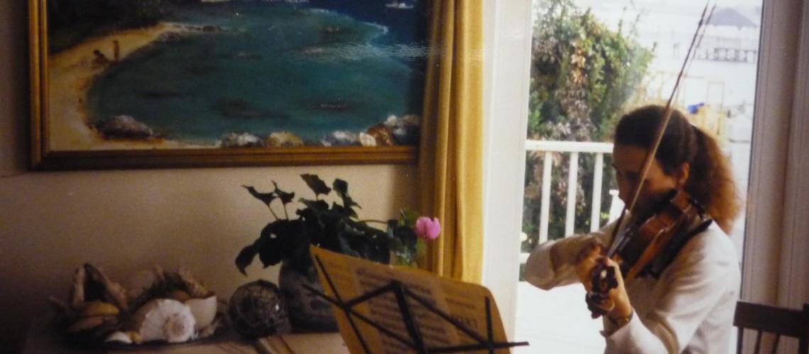 Hausmusik, Natalia Maria Hutchinson