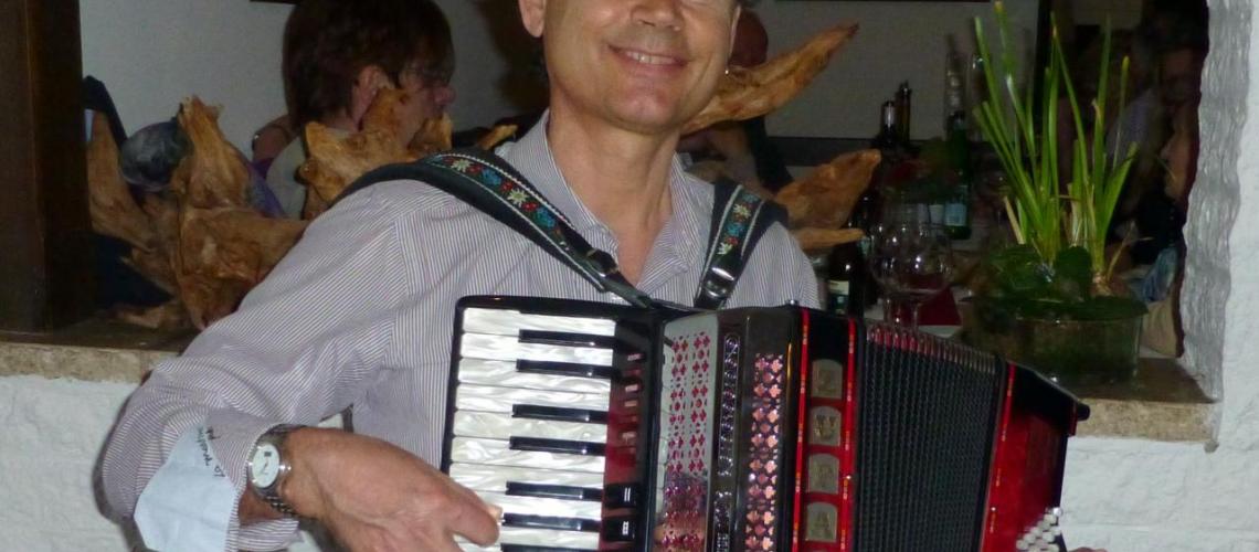 Akkordeon Volksmusik, Weltmusik, Balkanmusik.