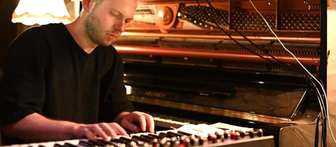 Klavierunterricht bei studiertem Jazz-Pianist. alle Nniveaus/alle Genres Klavierunterricht bei studiertem Jazz-Pianist. alle Nniveaus/alle Genres