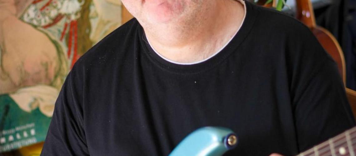 Unterricht für Gitarre, E-Gitarre, E-Bass Unterricht für Gitarre, E-Gitarre, E-Bass