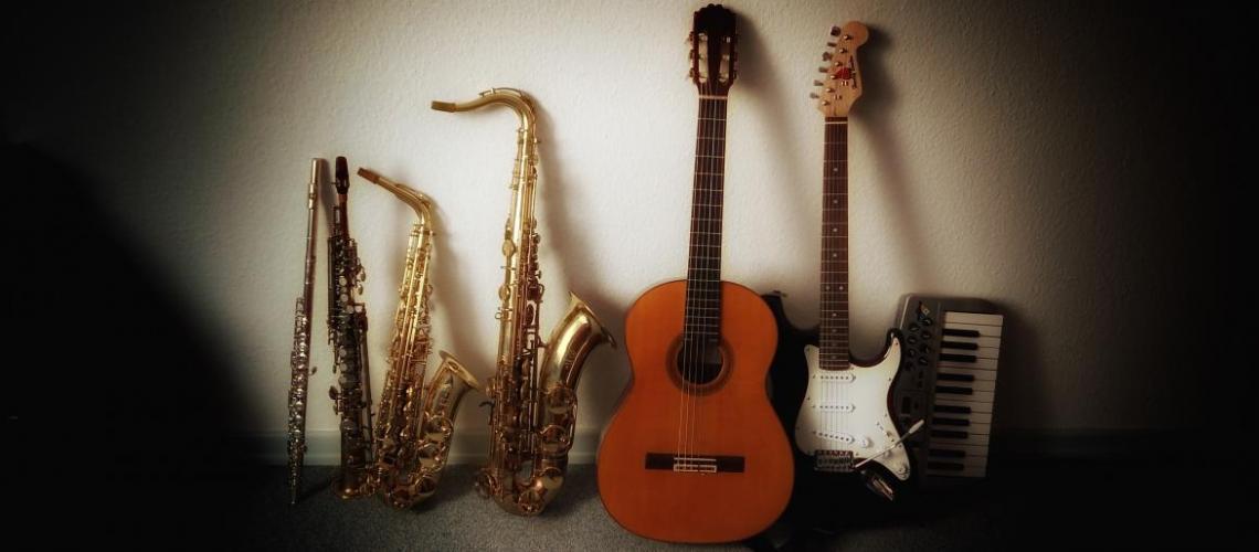 Arno Behl - Gitarre und Saxophon Bild von Gitarre und Saxophon